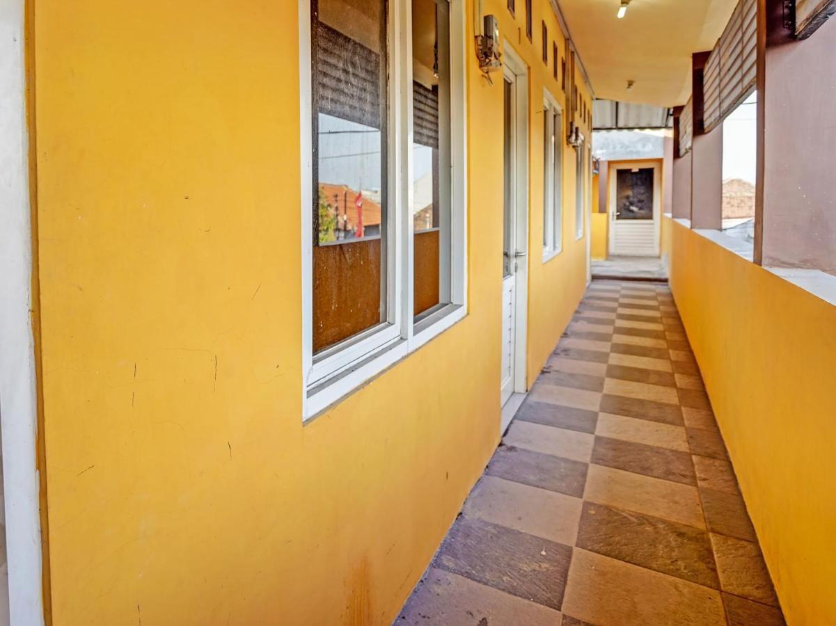 Отель Spot On 91595 Sruni Syariah Gedangan Экстерьер фото