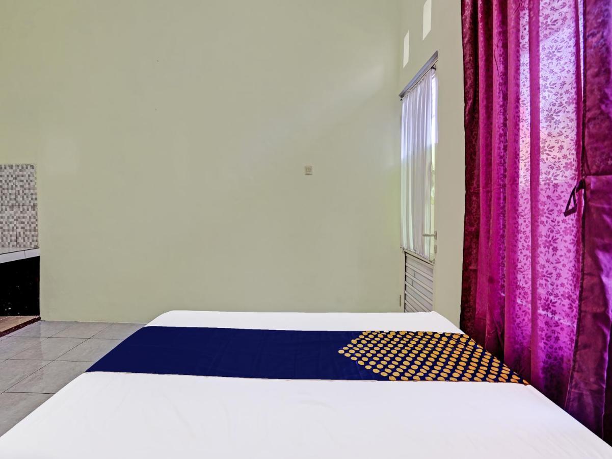 Отель Spot On 91595 Sruni Syariah Gedangan Экстерьер фото